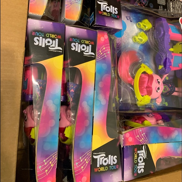 DreamWorks Trolls World Tour Party DJ Poppy Doll  Musical DJ lights up & sings - Picture 7 of 8